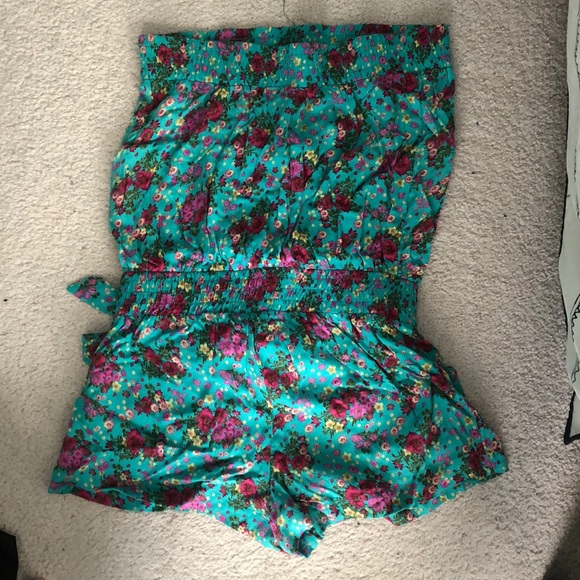 Strapless Floral Romper - Picture 4 of 4